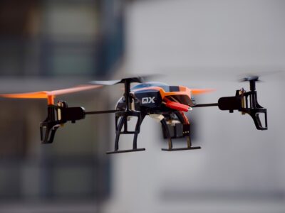 drone-674238_1280